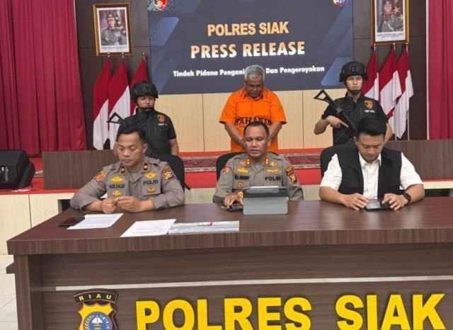 VIRAL. SEORANG SEORANG LELAKI TUA YANG BERUBAN, ANIAYA SOPIR TRUK. DI TANGKAP SAT RESKRIM POLRES SIAK